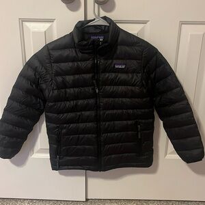 patagonia puffer, light but keeps you warm in the winter size 10